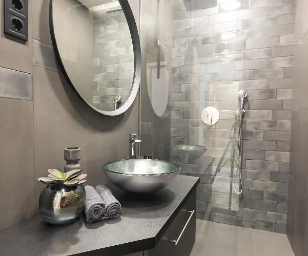 Hollo 3 Bedroom Downtown *
