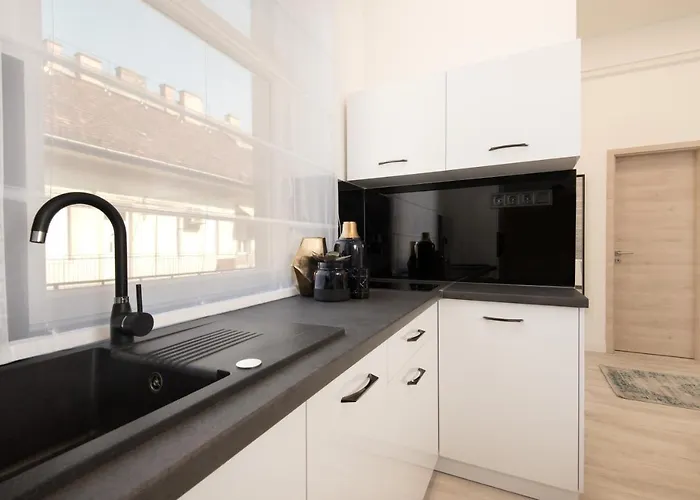 Hollo 3 Bedroom Downtown