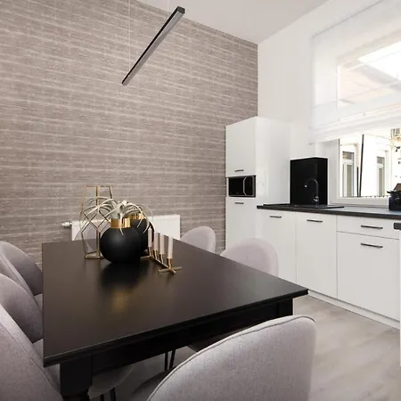 Διαμέρισμα Hollo 3 Bedroom Downtown