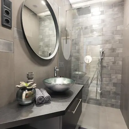 Hollo 3 Bedroom Downtown *