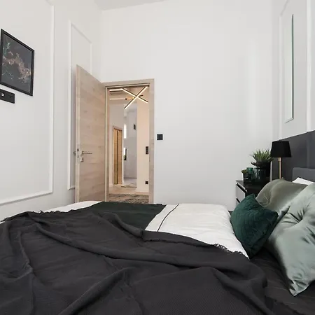 Hollo 3 Bedroom Downtown *