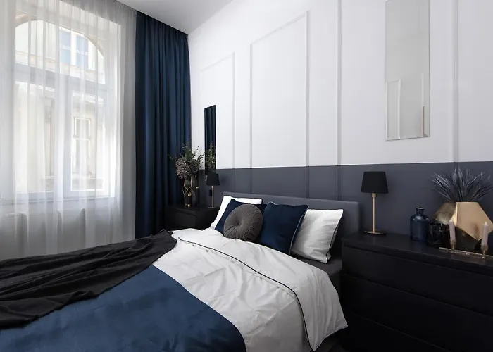 Hollo 3 Bedroom Downtown Apartment