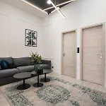 Hollo 3 Bedroom Downtown Διαμέρισμα *