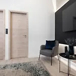 Hollo 3 Bedroom Downtown