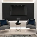 Hollo 3 Bedroom Downtown Διαμέρισμα *