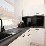Hollo 3 Bedroom Downtown