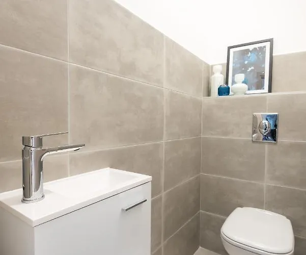 Hollo 3 Bedroom Downtown Apartmán